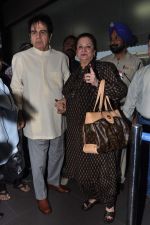 Dilip Kumar with Saira Banu leaves for Hajj in Mumbai Airport on 2nd Jan 2013 (11).JPG